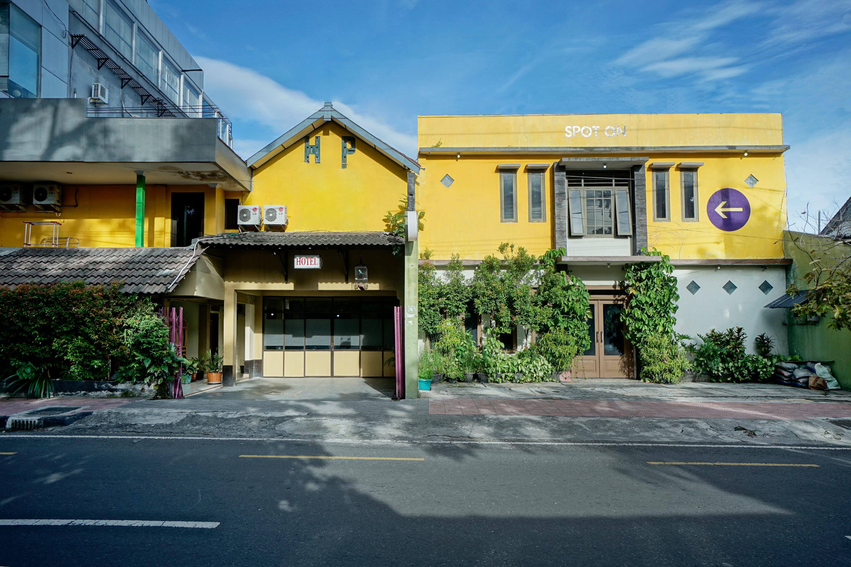 Hotel Pelangi Hs Ngabean Exteriör bild