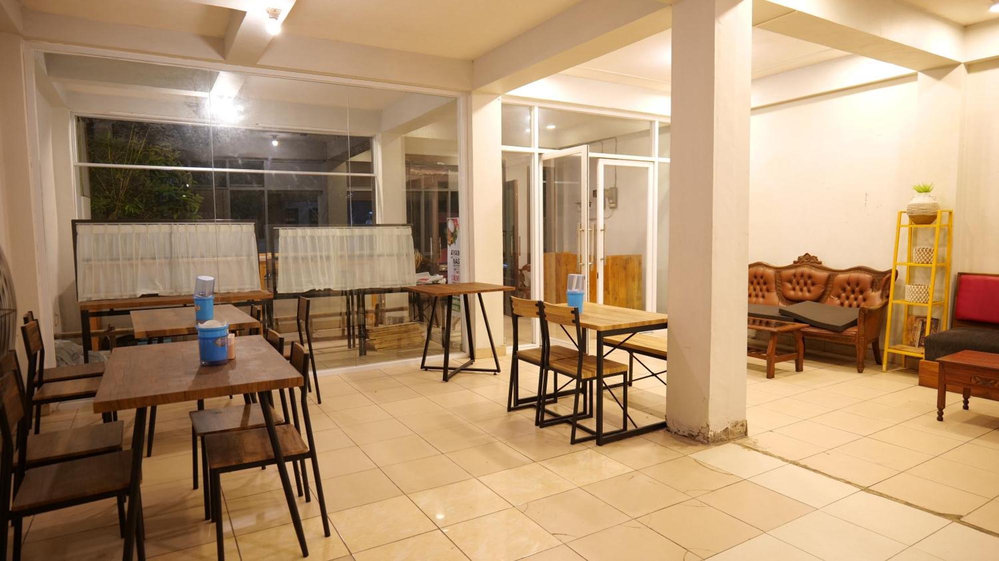 Hotel Pelangi Hs Ngabean Exteriör bild